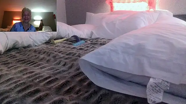 Snapshot of AQuickPhyx chatting on 01-24-25, 11:15 AQuickPhyx online show from 01-24-25, 11:15