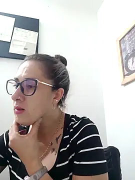 CHARLOTTE 1711 online show from 02-01-25, 04:24