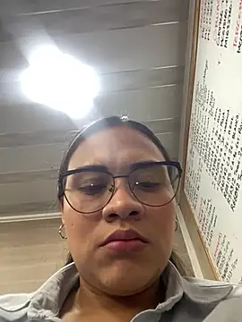 Snapshot of Yessica_832 chatting on 02-11-26, 02:33 Yessica 832 online show from 02-11-26, 02:33
