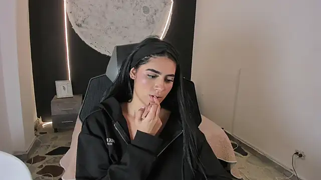 BellaaStorm online show from 10-18-25, 08:31