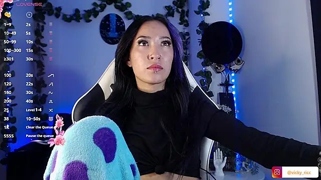 victoria ricci a online show from 11-17-25, 04:40