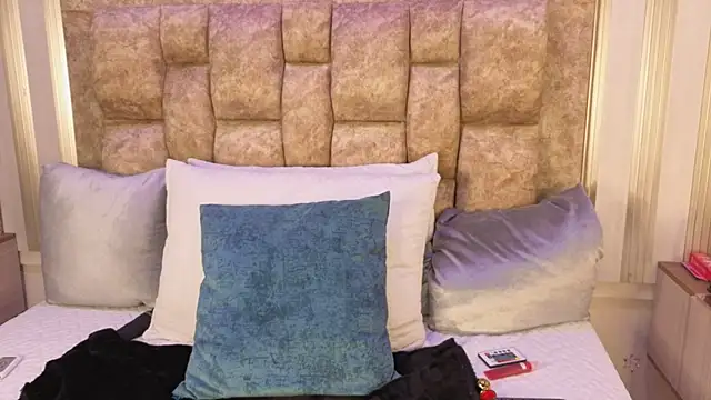 avis lara online show from 11-21-25, 07:45