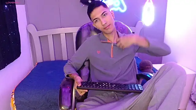 Snapshot of HarolddXL chatting on 01-13-25, 12:45 HarolddXL online show from 01-13-25, 12:45