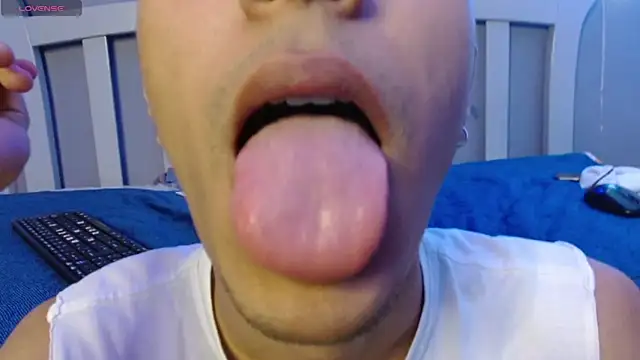 Snapshot of HarolddXL chatting on 01-13-25, 03:47 HarolddXL online show from 01-13-25, 03:47