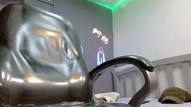 Snapshot of HarolddXL chatting on 02-07-25, 12:39 HarolddXL online show from 02-07-25, 12:39