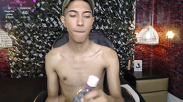 Snapshot of HarolddXL chatting on 02-22-25, 01:35 HarolddXL online show from 02-22-25, 01:35