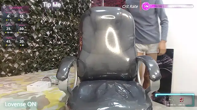 Snapshot of HarolddXL chatting on 03-22-25, 12:35 HarolddXL online show from 03-22-25, 12:35