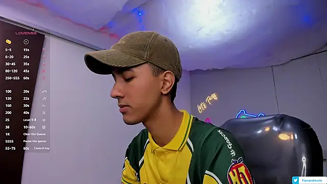 Snapshot of HarolddXL chatting on 09-12-25, 01:11 HarolddXL online show from 09-12-25, 01:11