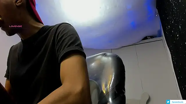 Snapshot of HarolddXL chatting on 09-15-25, 01:11 HarolddXL online show from 09-15-25, 01:11