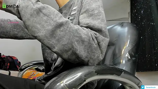 Snapshot of HarolddXL chatting on 09-17-25, 01:13 HarolddXL online show from 09-17-25, 01:13