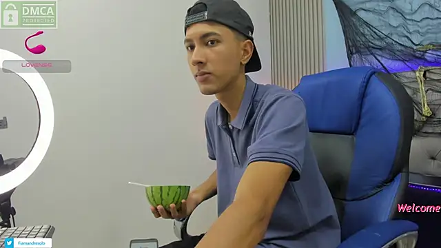 Snapshot of HarolddXL chatting on 10-30-25, 01:23 HarolddXL online show from 10-30-25, 01:23