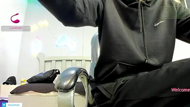 Snapshot of HarolddXL chatting on 12-04-25, 01:31 HarolddXL online show from 12-04-25, 01:31