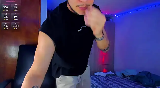 Snapshot of austinoficial chatting on 03-16-25, 02:10 austinoficial online show from 03-16-25, 02:10