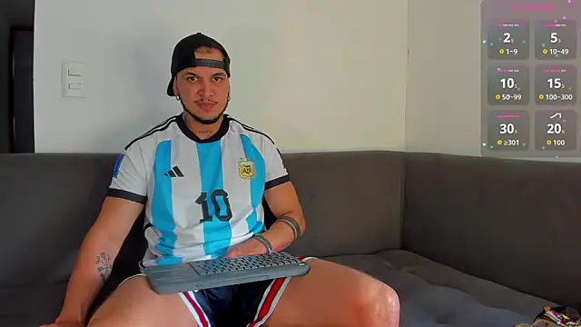 Snapshot of austinoficial chatting on 11-12-25, 08:52 austinoficial online show from 11-12-25, 08:52