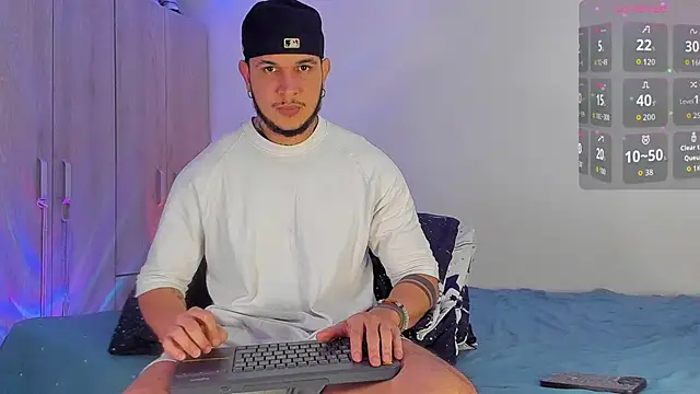 Snapshot of austinoficial chatting on 11-18-25, 09:08 austinoficial online show from 11-18-25, 09:08