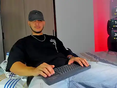 Snapshot of austinoficial chatting on 12-21-25, 07:15 austinoficial online show from 12-21-25, 07:15