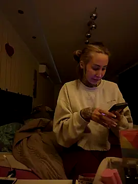 Snapshot of Black_sweet_Rose chatting on 12-21-25, 08:27 Black sweet Rose online show from 12-21-25, 08:27