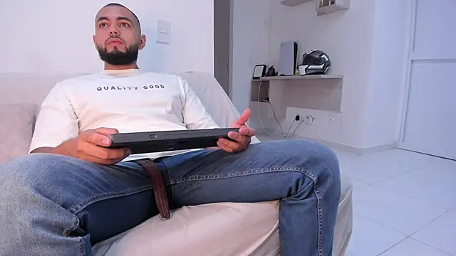 arturguy00 online show from 03-01-25, 08:10