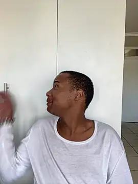 Snapshot of snotLoud chatting on 02-14-25, 05:51 snotLoud online show from 02-14-25, 05:51