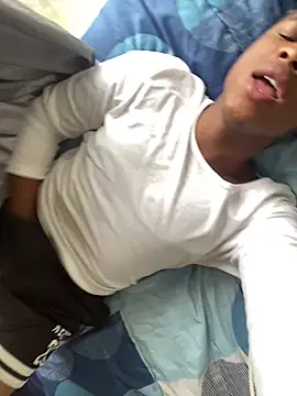 Snapshot of snotLoud chatting on 02-16-25, 03:05 snotLoud online show from 02-16-25, 03:05