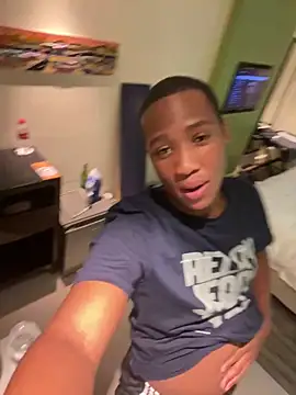 Snapshot of snotLoud chatting on 02-19-25, 09:36 snotLoud online show from 02-19-25, 09:36