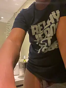 Snapshot of snotLoud chatting on 02-23-25, 02:14 snotLoud online show from 02-23-25, 02:14