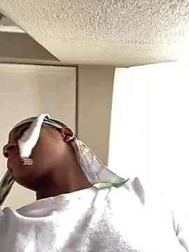 Snapshot of snotLoud chatting on 03-15-25, 07:31 snotLoud online show from 03-15-25, 07:31