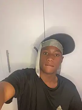 Snapshot of snotLoud chatting on 03-21-25, 02:40 snotLoud online show from 03-21-25, 02:40