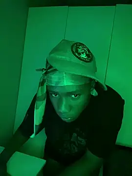 Snapshot of snotLoud chatting on 03-22-25, 04:58 snotLoud online show from 03-22-25, 04:58