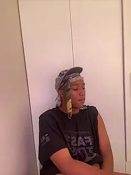 Snapshot of snotLoud chatting on 03-23-25, 09:10 snotLoud online show from 03-23-25, 09:10