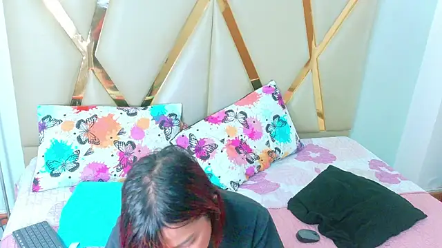 hot-littlechill online show from 10-20-25, 07:36