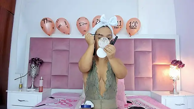 AnieRey online show from 01-28-25, 12:00