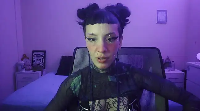 Snapshot of bad_doll_bb chatting on 03-22-25, 12:28 bad doll bb online show from 03-22-25, 12:28