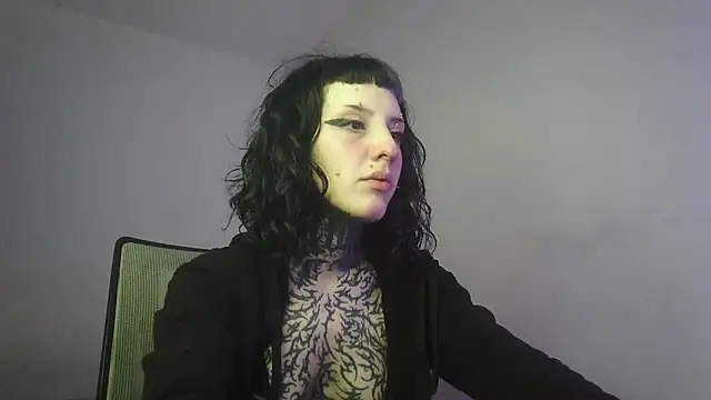 Snapshot of bad_doll_bb chatting on 09-10-25, 04:12 bad doll bb online show from 09-10-25, 04:12
