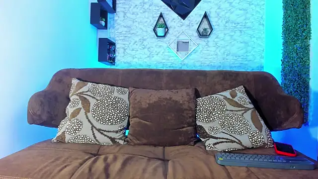 Thomass conor online show from 12-17-25, 08:37