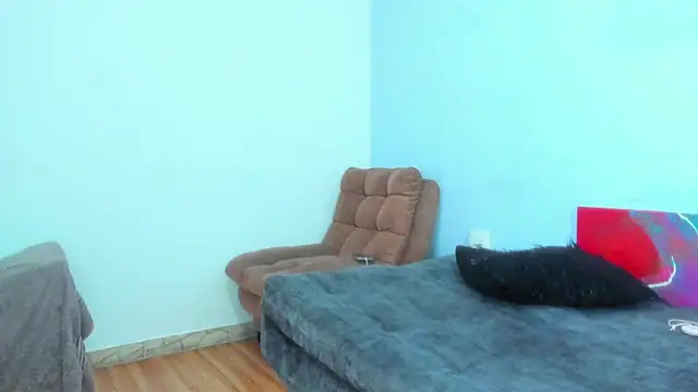 Snapshot of Charlotte_curvy_ chatting on 03-01-25, 01:53 Charlotte curvy online show from 03-01-25, 01:53