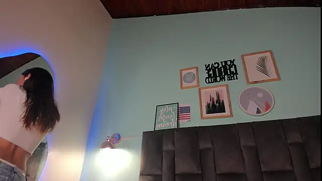 Snapshot of SabrinaSpell_ chatting on 02-06-25, 11:43 SabrinaSpell online show from 02-06-25, 11:43