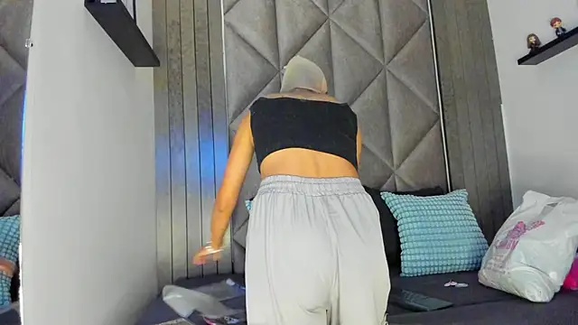 Snapshot of SabrinaSpell_ chatting on 09-13-25, 11:43 SabrinaSpell online show from 09-13-25, 11:43