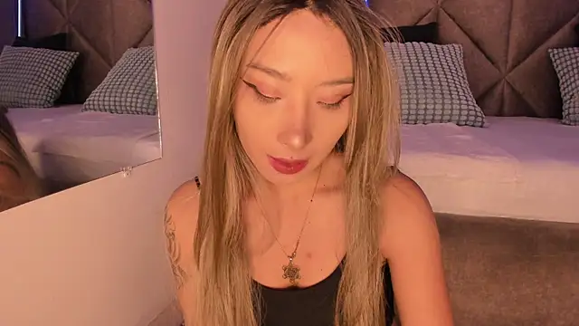 Snapshot of SabrinaSpell_ chatting on 09-26-25, 11:58 SabrinaSpell online show from 09-26-25, 11:58