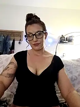 F0xLeigh online show from 12-17-25, 08:09