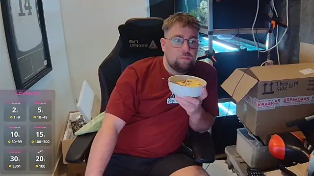 Snapshot of justinitt chatting on 02-05-25, 11:44 justinitt online show from 02-05-25, 11:44