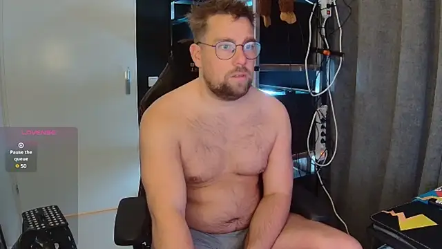 Snapshot of justinitt chatting on 02-11-25, 10:26 justinitt online show from 02-11-25, 10:26