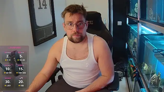 Snapshot of justinitt chatting on 02-19-25, 06:43 justinitt online show from 02-19-25, 06:43