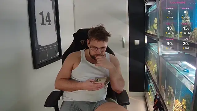 Snapshot of justinitt chatting on 02-22-25, 08:42 justinitt online show from 02-22-25, 08:42