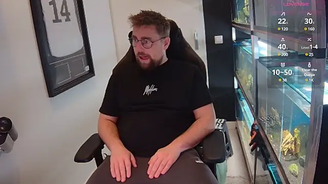 Snapshot of justinitt chatting on 02-25-25, 03:05 justinitt online show from 02-25-25, 03:05