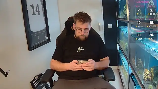 Snapshot of justinitt chatting on 02-25-25, 07:14 justinitt online show from 02-25-25, 07:14