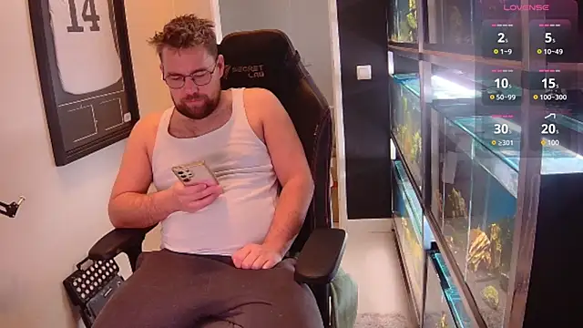 Snapshot of justinitt chatting on 02-26-25, 10:04 justinitt online show from 02-26-25, 10:04