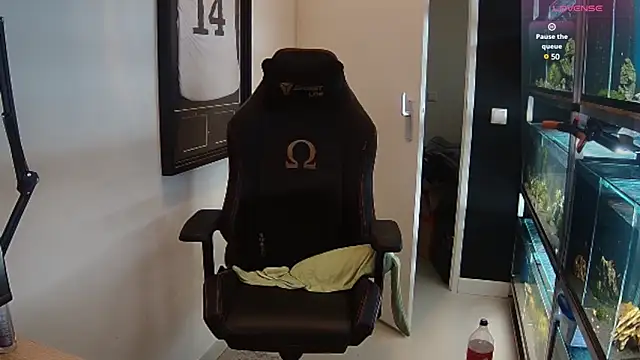 Snapshot of justinitt chatting on 02-28-25, 03:04 justinitt online show from 02-28-25, 03:04