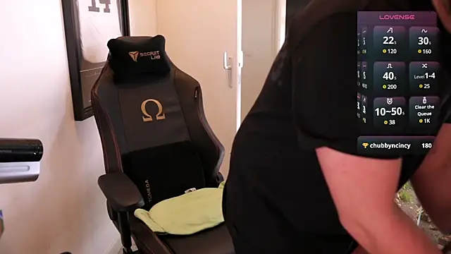 Snapshot of justinitt chatting on 03-03-25, 03:09 justinitt online show from 03-03-25, 03:09