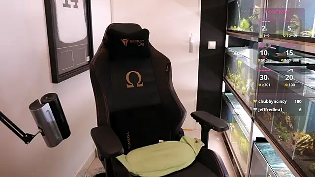 Snapshot of justinitt chatting on 03-03-25, 06:12 justinitt online show from 03-03-25, 06:12